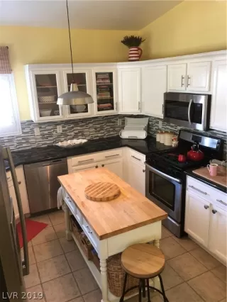 Photo #5: 2098826 Listing