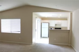 Photo #5: 2098861 Listing 