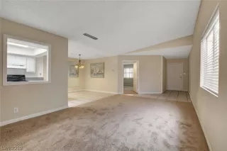 Photo #3: 2098896 Listing