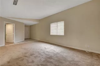 Photo #4: 2098896 Listing