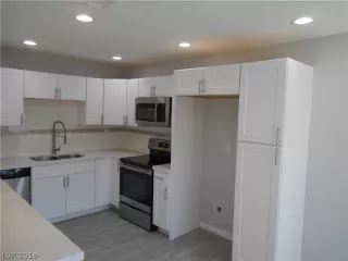 Photo #2: 2098899 Listing