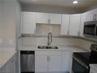 Photo #4: 2098899 Listing