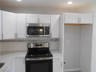 Photo #5: 2098899 Listing