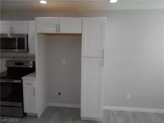 Photo #6: 2098899 Listing