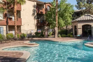 Photo #3: 2098922 Listing 