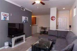 Photo #5: 2098922 Listing 
