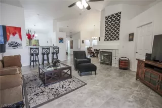 Photo #3: 2098923 Listing