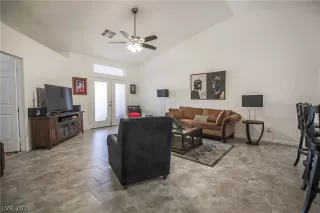 Photo #5: 2098923 Listing