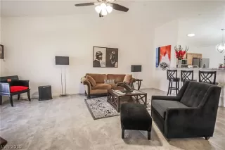 Photo #6: 2098923 Listing