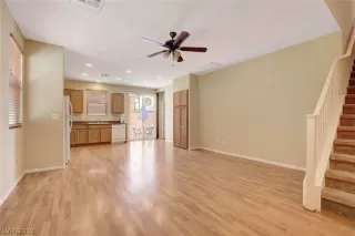 Photo #3: 2098942 Listing