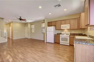 Photo #5: 2098942 Listing