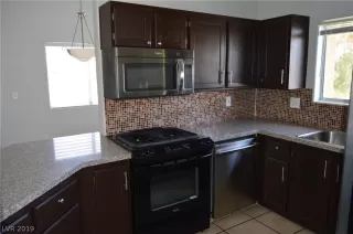 Photo #4: 2098988 Listing