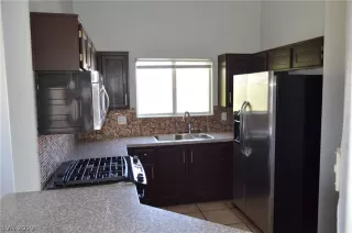 Photo #6: 2098988 Listing