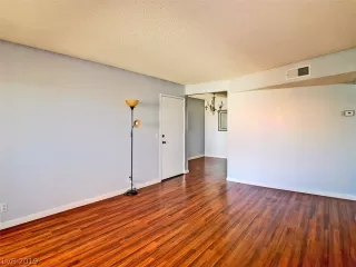 Photo #3: 2099363 Listing 