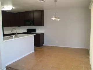 Photo #5: 2099496 Listing 