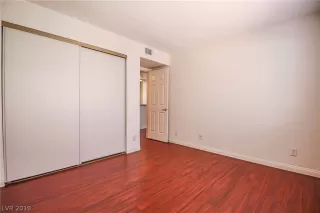 Photo #5: 2099502 Listing 