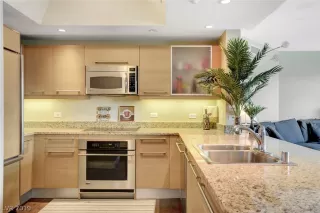 Photo #2: 2099584 Listing