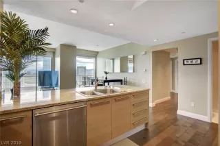 Photo #4: 2099584 Listing