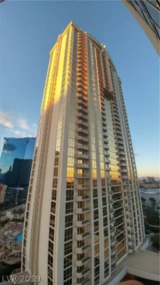 Photo #3: 2099612 Listing