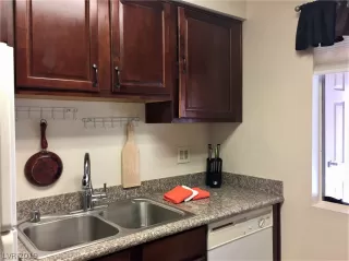 Photo #4: 2099635 Listing 