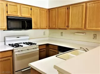 Photo #5: 2099819 Listing 