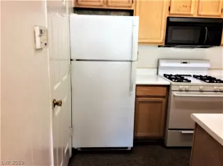 Photo #6: 2099819 Listing 