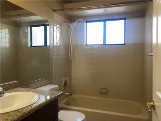 Photo #5: 2099836 Listing