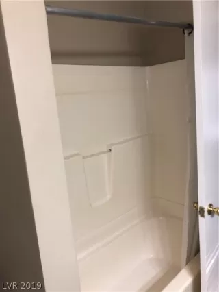 Photo #6: 2099921 Listing