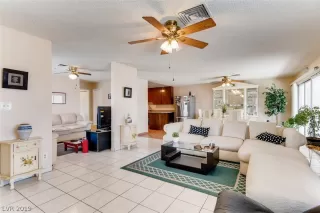 Photo #2: 2099967 Listing