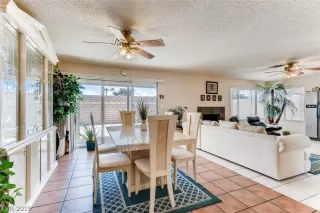 Photo #3: 2099967 Listing