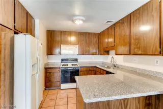 Photo #4: 2099967 Listing