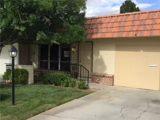 Photo #2: 2099979 Listing