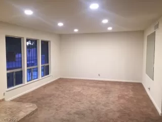 Photo #3: 2099979 Listing