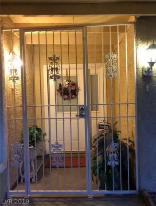 Photo #1: 2099986 Listing 