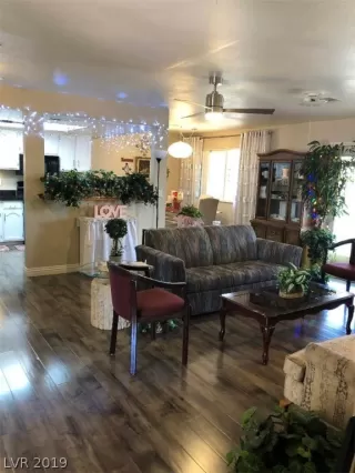 Photo #3: 2099986 Listing 