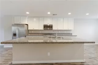 Photo #4: 2100081 Listing 