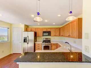 Photo #6: 2100243 Listing