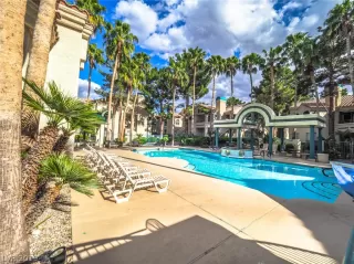 Photo #3: 2100341 Listing