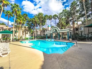 Photo #4: 2100341 Listing