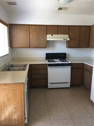 Photo #5: 2100353 Listing