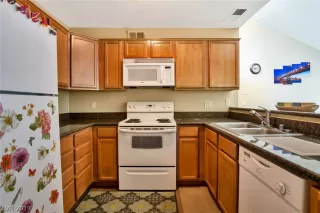 Photo #6: 2100360 Listing 