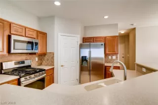 Photo #5: 2100412 Listing