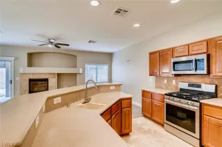 Photo #6: 2100412 Listing