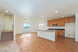 Photo #2: 2100476 Listing