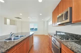 Photo #3: 2100476 Listing