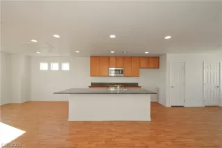 Photo #4: 2100476 Listing