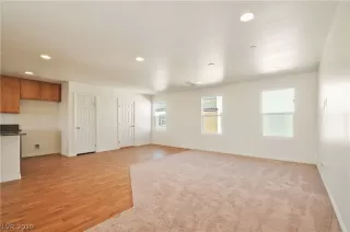 Photo #5: 2100476 Listing