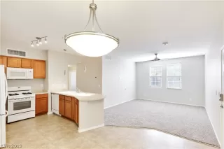 Photo #3: 2100512 Listing