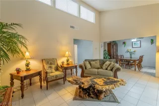 Photo #4: 2100527 Listing