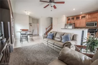 Photo #5: 2100577 Listing